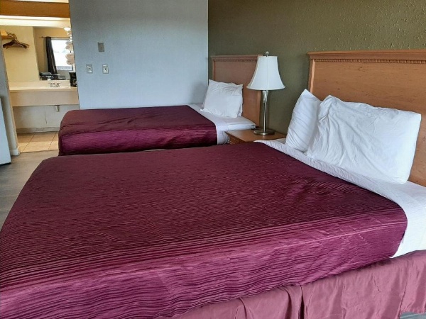 Centralia Inn image 8