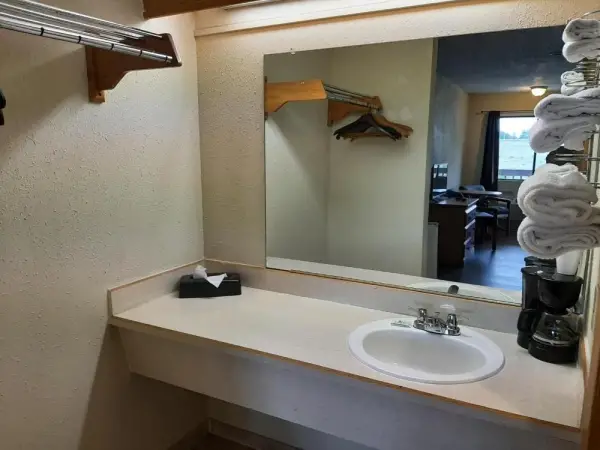 Centralia Inn 5